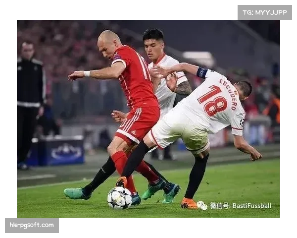 战术板：图示沙尔克04如何通过针对性布防限制对手核心边路的渗透